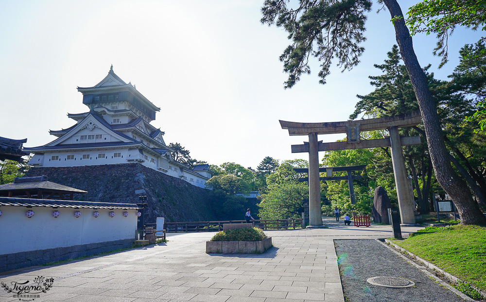 九州小倉城「小倉祇園 八坂神社」連接小倉城旁400多年歷史的豐前市守護神，全日本罕見景點「鳥居+小倉城」同框奇景 @緹雅瑪 美食旅遊趣