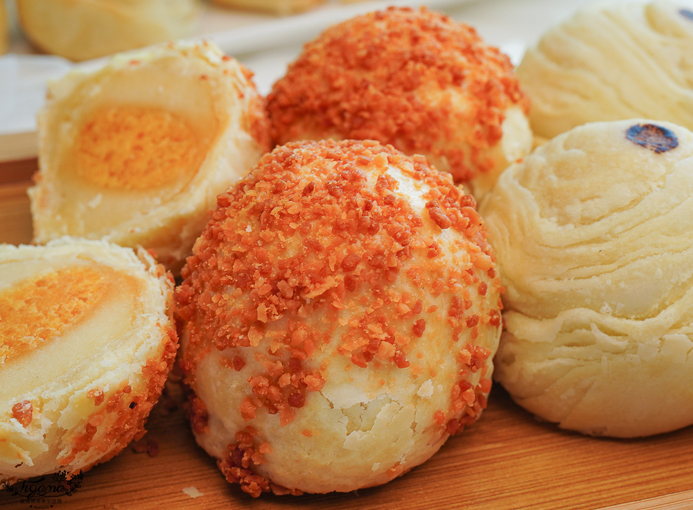 芋頭酥禮盒推薦｜阿聰師芋頭酥：台灣最具代表性的芋頭糕餅，中文怪物限定禮盒、玫躍新春禮盒、芋頭牛軋糖、貢貢香烘焙芋頭條 @緹雅瑪 美食旅遊趣