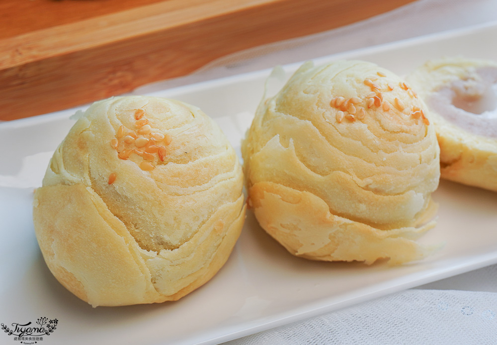 芋頭酥禮盒推薦｜阿聰師芋頭酥：台灣最具代表性的芋頭糕餅，中文怪物限定禮盒、玫躍新春禮盒、芋頭牛軋糖、貢貢香烘焙芋頭條 @緹雅瑪 美食旅遊趣