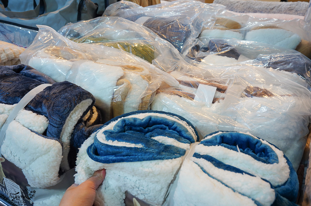 台南寢具特賣會|多利寶寢具✖︎海馬台南年度聯合特賣會:MIT天絲寢具工廠直營好平價~天絲寢具2套只要3980元,萬用毯349,多款買一送一,天絲床包兩用被組 起 @緹雅瑪 美食旅遊趣 台南寢具特賣會|多利寶寢具✖︎海馬台南年度聯合特賣會:MIT天絲寢具工廠直營好平價~天絲寢具2套只要3980元,萬用毯349,多款買一送一,天絲床包兩用被組 起 @緹雅瑪 美食旅遊趣