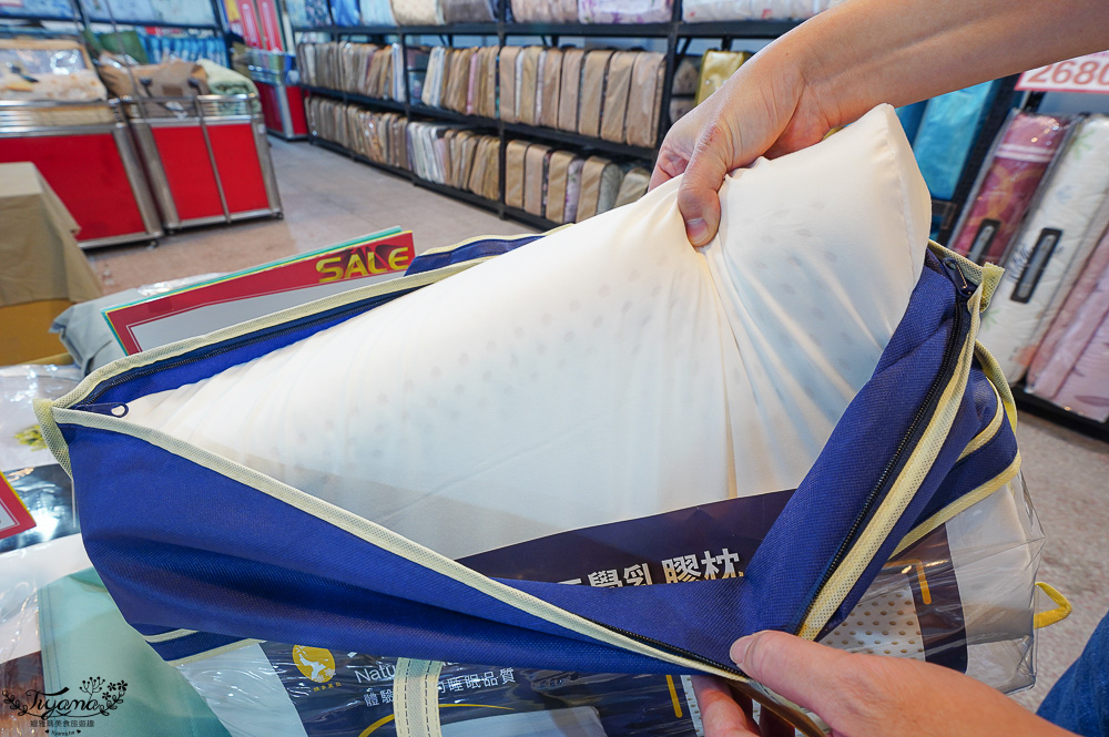 台南寢具特賣會|多利寶寢具✖︎海馬台南年度聯合特賣會:MIT天絲寢具工廠直營好平價~天絲寢具2套只要3980元,萬用毯349,多款買一送一,天絲床包兩用被組 起 @緹雅瑪 美食旅遊趣 台南寢具特賣會|多利寶寢具✖︎海馬台南年度聯合特賣會:MIT天絲寢具工廠直營好平價~天絲寢具2套只要3980元,萬用毯349,多款買一送一,天絲床包兩用被組 起 @緹雅瑪 美食旅遊趣