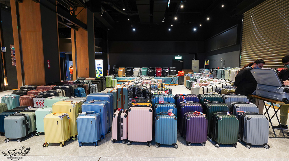 嘉義行李箱特賣會「加賀屋行李箱特賣會」,各品牌行李箱現場一次看,上掀式行李箱、對開式行李箱、雙開式行李箱、胖胖箱、布料行李箱、登機箱,限量特惠行李箱只要990元起,一年保固、終身保修!! @緹雅瑪 美食旅遊趣 嘉義行李箱特賣會「加賀屋行李箱特賣會」,各品牌行李箱現場一次看,上掀式行李箱、對開式行李箱、雙開式行李箱、胖胖箱、布料行李箱、登機箱,限量特惠行李箱只要990元起,一年保固、終身保修!! @緹雅瑪 美食旅遊趣