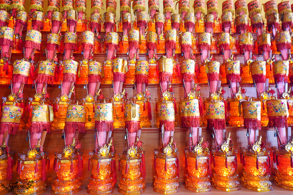 全台唯一打小人寺廟「嘉義歡喜財神廟」補財庫、求財運、化厄運、打小人~花招超多的討喜財神爺廟 @緹雅瑪 美食旅遊趣 全台唯一打小人寺廟「嘉義歡喜財神廟」補財庫、求財運、化厄運、打小人~花招超多的討喜財神爺廟 @緹雅瑪 美食旅遊趣