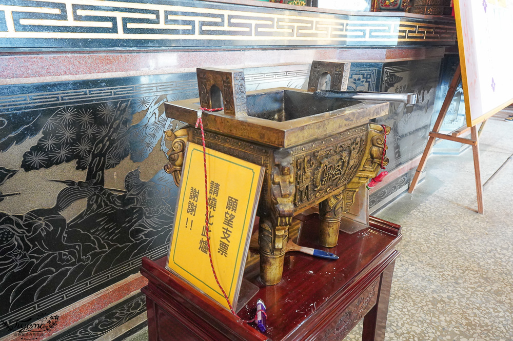 全台唯一打小人寺廟「嘉義歡喜財神廟」補財庫、求財運、化厄運、打小人~花招超多的討喜財神爺廟 @緹雅瑪 美食旅遊趣 全台唯一打小人寺廟「嘉義歡喜財神廟」補財庫、求財運、化厄運、打小人~花招超多的討喜財神爺廟 @緹雅瑪 美食旅遊趣