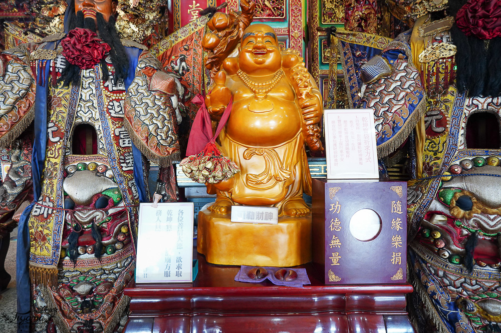 全台唯一打小人寺廟「嘉義歡喜財神廟」補財庫、求財運、化厄運、打小人~花招超多的討喜財神爺廟 @緹雅瑪 美食旅遊趣 全台唯一打小人寺廟「嘉義歡喜財神廟」補財庫、求財運、化厄運、打小人~花招超多的討喜財神爺廟 @緹雅瑪 美食旅遊趣