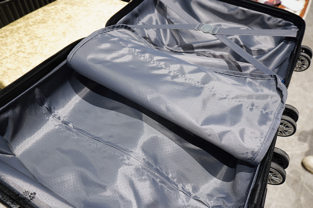 嘉義行李箱特賣會「加賀屋行李箱特賣會」,各品牌行李箱現場一次看,上掀式行李箱、對開式行李箱、雙開式行李箱、胖胖箱、布料行李箱、登機箱,限量特惠行李箱只要990元起,一年保固、終身保修!! @緹雅瑪 美食旅遊趣 嘉義行李箱特賣會「加賀屋行李箱特賣會」,各品牌行李箱現場一次看,上掀式行李箱、對開式行李箱、雙開式行李箱、胖胖箱、布料行李箱、登機箱,限量特惠行李箱只要990元起,一年保固、終身保修!! @緹雅瑪 美食旅遊趣