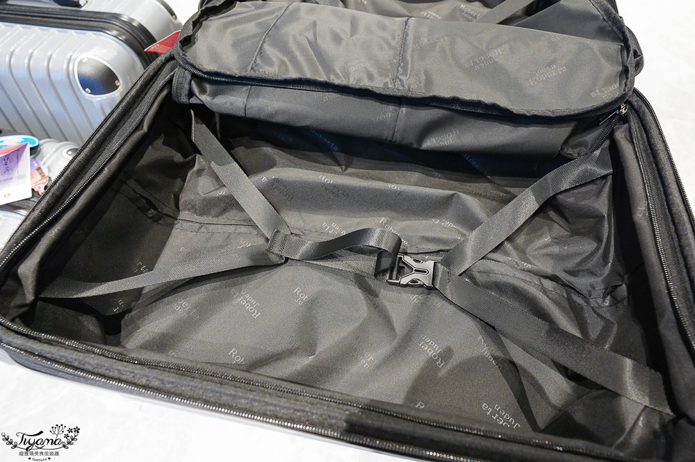 嘉義行李箱特賣會「加賀屋行李箱特賣會」,各品牌行李箱現場一次看,上掀式行李箱、對開式行李箱、雙開式行李箱、胖胖箱、布料行李箱、登機箱,限量特惠行李箱只要990元起,一年保固、終身保修!! @緹雅瑪 美食旅遊趣 嘉義行李箱特賣會「加賀屋行李箱特賣會」,各品牌行李箱現場一次看,上掀式行李箱、對開式行李箱、雙開式行李箱、胖胖箱、布料行李箱、登機箱,限量特惠行李箱只要990元起,一年保固、終身保修!! @緹雅瑪 美食旅遊趣