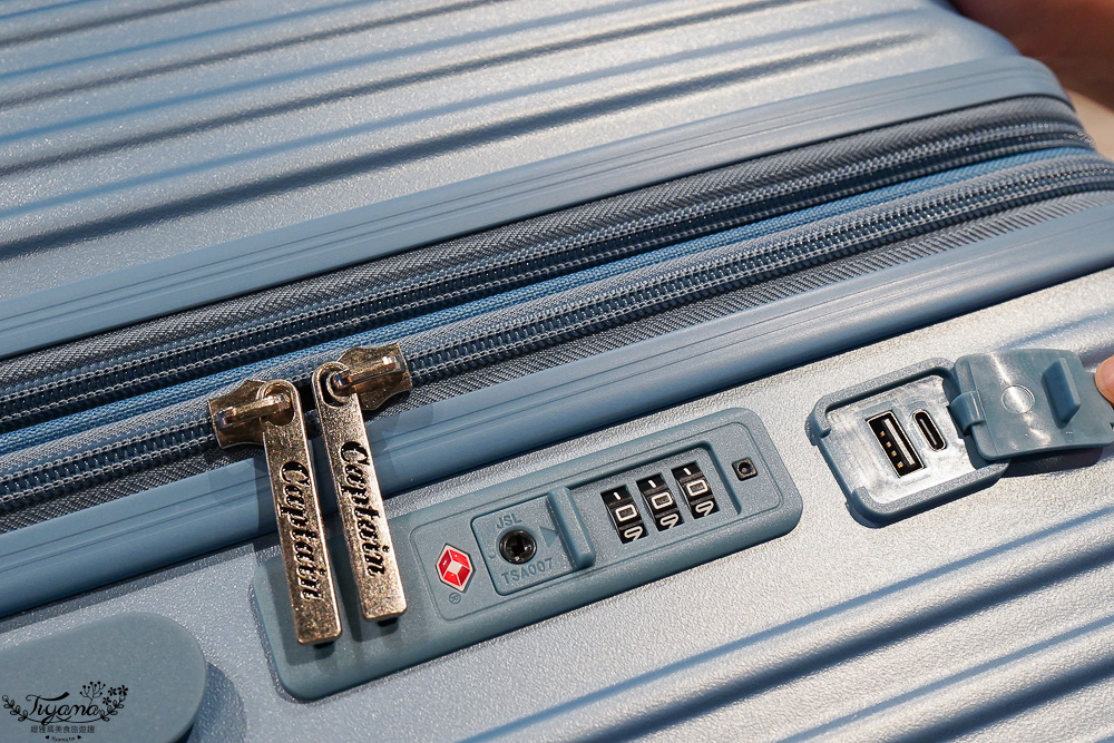 嘉義行李箱特賣會「加賀屋行李箱特賣會」,各品牌行李箱現場一次看,上掀式行李箱、對開式行李箱、雙開式行李箱、胖胖箱、布料行李箱、登機箱,限量特惠行李箱只要990元起,一年保固、終身保修!! @緹雅瑪 美食旅遊趣 嘉義行李箱特賣會「加賀屋行李箱特賣會」,各品牌行李箱現場一次看,上掀式行李箱、對開式行李箱、雙開式行李箱、胖胖箱、布料行李箱、登機箱,限量特惠行李箱只要990元起,一年保固、終身保修!! @緹雅瑪 美食旅遊趣