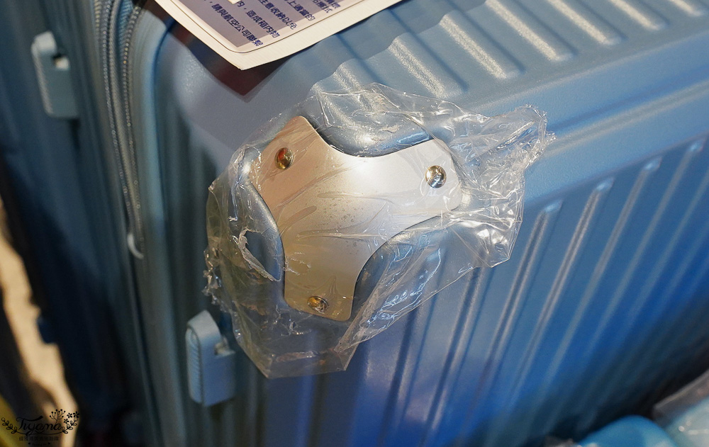 嘉義行李箱特賣會「加賀屋行李箱特賣會」,各品牌行李箱現場一次看,上掀式行李箱、對開式行李箱、雙開式行李箱、胖胖箱、布料行李箱、登機箱,限量特惠行李箱只要990元起,一年保固、終身保修!! @緹雅瑪 美食旅遊趣 嘉義行李箱特賣會「加賀屋行李箱特賣會」,各品牌行李箱現場一次看,上掀式行李箱、對開式行李箱、雙開式行李箱、胖胖箱、布料行李箱、登機箱,限量特惠行李箱只要990元起,一年保固、終身保修!! @緹雅瑪 美食旅遊趣