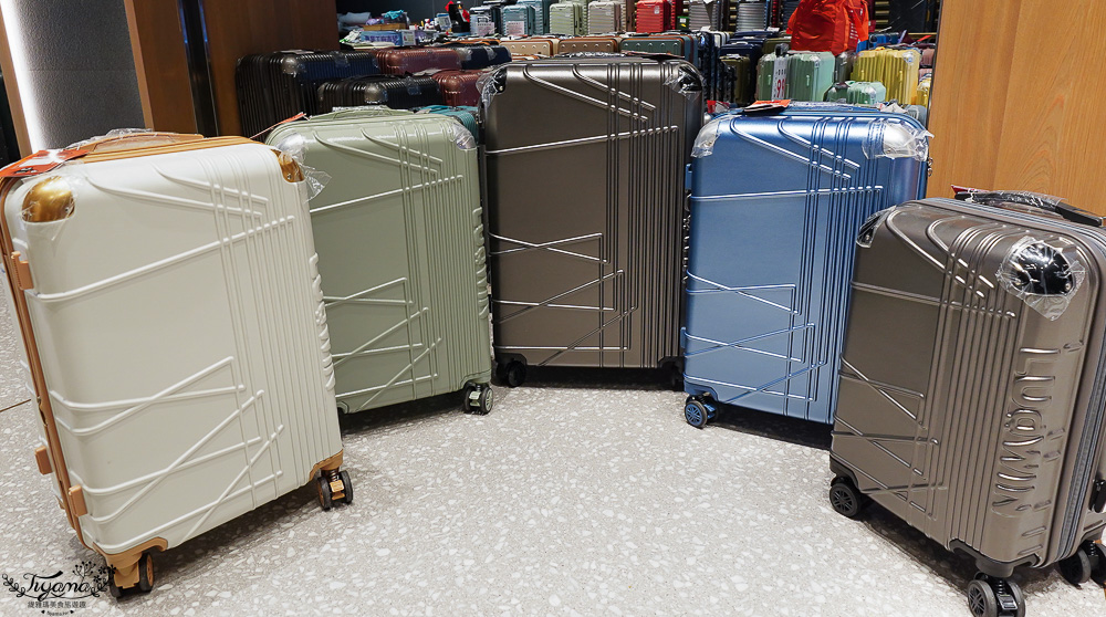 嘉義行李箱特賣會「加賀屋行李箱特賣會」,各品牌行李箱現場一次看,上掀式行李箱、對開式行李箱、雙開式行李箱、胖胖箱、布料行李箱、登機箱,限量特惠行李箱只要990元起,一年保固、終身保修!! @緹雅瑪 美食旅遊趣 嘉義行李箱特賣會「加賀屋行李箱特賣會」,各品牌行李箱現場一次看,上掀式行李箱、對開式行李箱、雙開式行李箱、胖胖箱、布料行李箱、登機箱,限量特惠行李箱只要990元起,一年保固、終身保修!! @緹雅瑪 美食旅遊趣