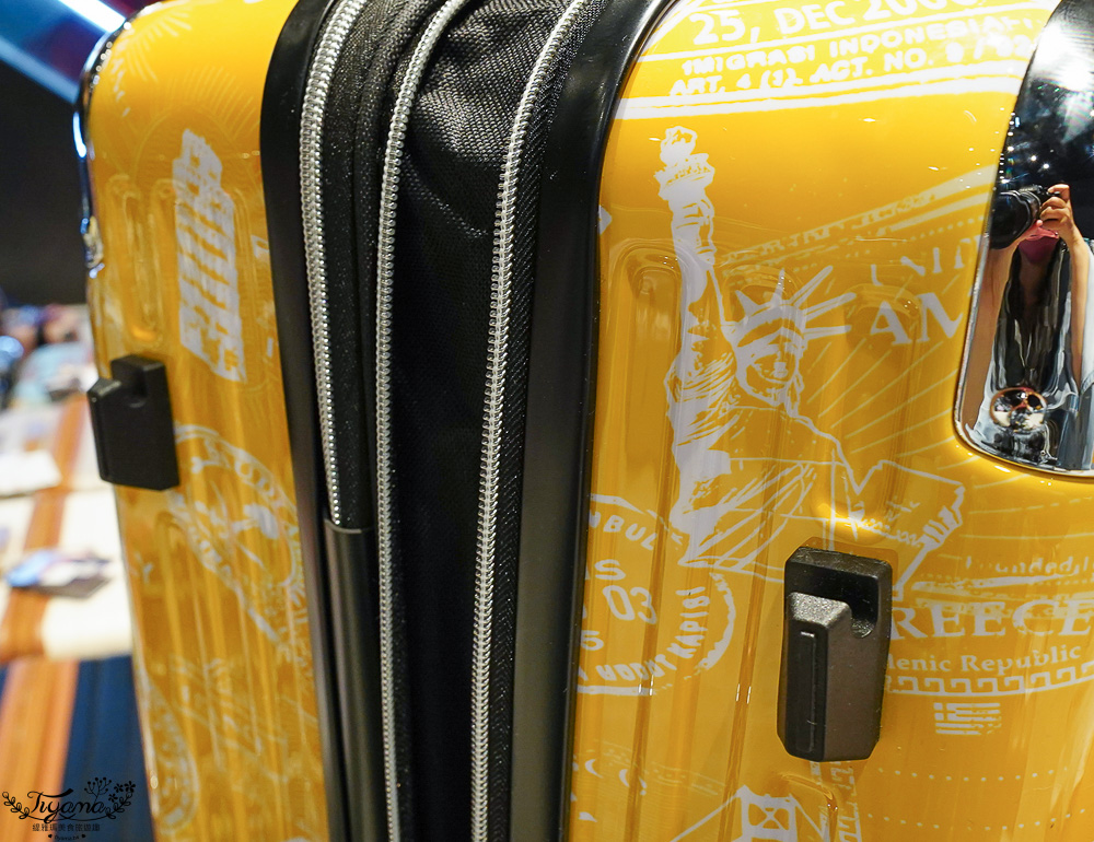 嘉義行李箱特賣會「加賀屋行李箱特賣會」,各品牌行李箱現場一次看,上掀式行李箱、對開式行李箱、雙開式行李箱、胖胖箱、布料行李箱、登機箱,限量特惠行李箱只要990元起,一年保固、終身保修!! @緹雅瑪 美食旅遊趣 嘉義行李箱特賣會「加賀屋行李箱特賣會」,各品牌行李箱現場一次看,上掀式行李箱、對開式行李箱、雙開式行李箱、胖胖箱、布料行李箱、登機箱,限量特惠行李箱只要990元起,一年保固、終身保修!! @緹雅瑪 美食旅遊趣