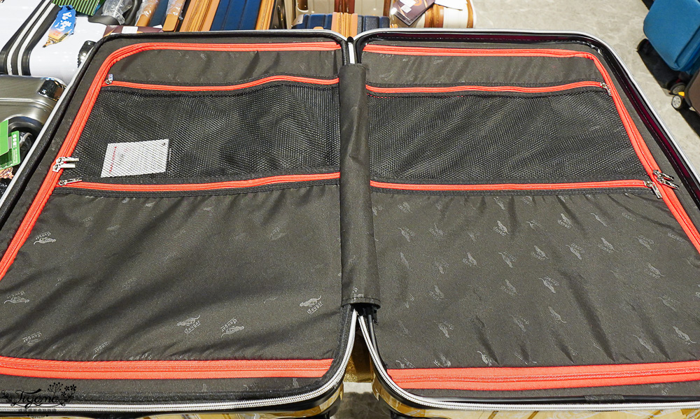 嘉義行李箱特賣會「加賀屋行李箱特賣會」，各品牌行李箱現場一次看，上掀式行李箱、對開式行李箱、雙開式行李箱、胖胖箱、布料行李箱、登機箱，限量特惠行李箱只要990元起，一年保固、終身保修！！ @緹雅瑪 美食旅遊趣