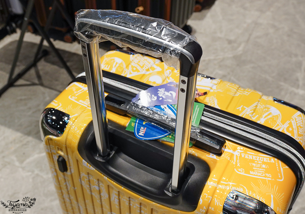 嘉義行李箱特賣會「加賀屋行李箱特賣會」,各品牌行李箱現場一次看,上掀式行李箱、對開式行李箱、雙開式行李箱、胖胖箱、布料行李箱、登機箱,限量特惠行李箱只要990元起,一年保固、終身保修!! @緹雅瑪 美食旅遊趣 嘉義行李箱特賣會「加賀屋行李箱特賣會」,各品牌行李箱現場一次看,上掀式行李箱、對開式行李箱、雙開式行李箱、胖胖箱、布料行李箱、登機箱,限量特惠行李箱只要990元起,一年保固、終身保修!! @緹雅瑪 美食旅遊趣