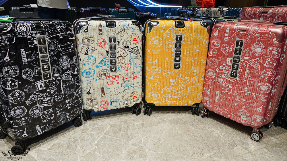 嘉義行李箱特賣會「加賀屋行李箱特賣會」,各品牌行李箱現場一次看,上掀式行李箱、對開式行李箱、雙開式行李箱、胖胖箱、布料行李箱、登機箱,限量特惠行李箱只要990元起,一年保固、終身保修!! @緹雅瑪 美食旅遊趣 嘉義行李箱特賣會「加賀屋行李箱特賣會」,各品牌行李箱現場一次看,上掀式行李箱、對開式行李箱、雙開式行李箱、胖胖箱、布料行李箱、登機箱,限量特惠行李箱只要990元起,一年保固、終身保修!! @緹雅瑪 美食旅遊趣