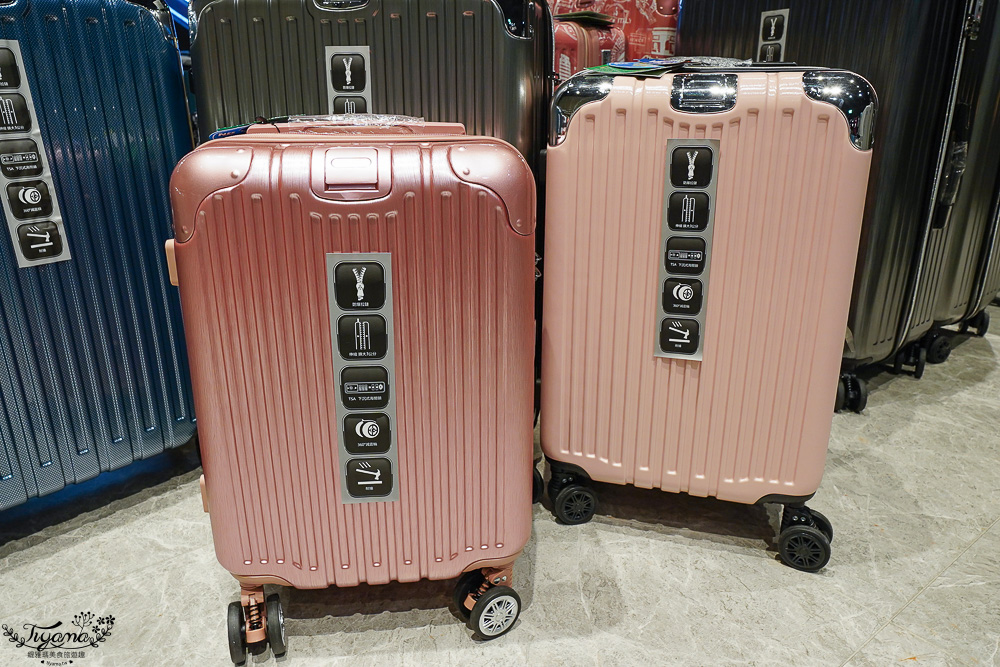 嘉義行李箱特賣會「加賀屋行李箱特賣會」,各品牌行李箱現場一次看,上掀式行李箱、對開式行李箱、雙開式行李箱、胖胖箱、布料行李箱、登機箱,限量特惠行李箱只要990元起,一年保固、終身保修!! @緹雅瑪 美食旅遊趣 嘉義行李箱特賣會「加賀屋行李箱特賣會」,各品牌行李箱現場一次看,上掀式行李箱、對開式行李箱、雙開式行李箱、胖胖箱、布料行李箱、登機箱,限量特惠行李箱只要990元起,一年保固、終身保修!! @緹雅瑪 美食旅遊趣