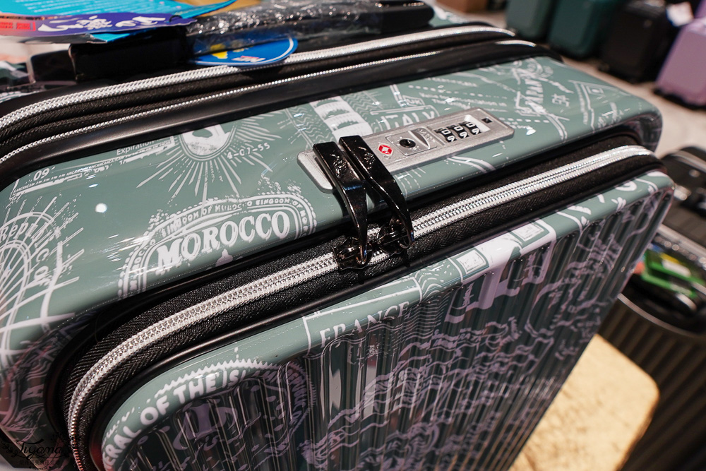 嘉義行李箱特賣會「加賀屋行李箱特賣會」,各品牌行李箱現場一次看,上掀式行李箱、對開式行李箱、雙開式行李箱、胖胖箱、布料行李箱、登機箱,限量特惠行李箱只要990元起,一年保固、終身保修!! @緹雅瑪 美食旅遊趣 嘉義行李箱特賣會「加賀屋行李箱特賣會」,各品牌行李箱現場一次看,上掀式行李箱、對開式行李箱、雙開式行李箱、胖胖箱、布料行李箱、登機箱,限量特惠行李箱只要990元起,一年保固、終身保修!! @緹雅瑪 美食旅遊趣