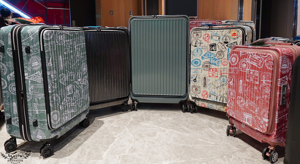 嘉義行李箱特賣會「加賀屋行李箱特賣會」,各品牌行李箱現場一次看,上掀式行李箱、對開式行李箱、雙開式行李箱、胖胖箱、布料行李箱、登機箱,限量特惠行李箱只要990元起,一年保固、終身保修!! @緹雅瑪 美食旅遊趣 嘉義行李箱特賣會「加賀屋行李箱特賣會」,各品牌行李箱現場一次看,上掀式行李箱、對開式行李箱、雙開式行李箱、胖胖箱、布料行李箱、登機箱,限量特惠行李箱只要990元起,一年保固、終身保修!! @緹雅瑪 美食旅遊趣