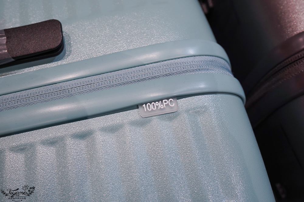 嘉義行李箱特賣會「加賀屋行李箱特賣會」,各品牌行李箱現場一次看,上掀式行李箱、對開式行李箱、雙開式行李箱、胖胖箱、布料行李箱、登機箱,限量特惠行李箱只要990元起,一年保固、終身保修!! @緹雅瑪 美食旅遊趣 嘉義行李箱特賣會「加賀屋行李箱特賣會」,各品牌行李箱現場一次看,上掀式行李箱、對開式行李箱、雙開式行李箱、胖胖箱、布料行李箱、登機箱,限量特惠行李箱只要990元起,一年保固、終身保修!! @緹雅瑪 美食旅遊趣