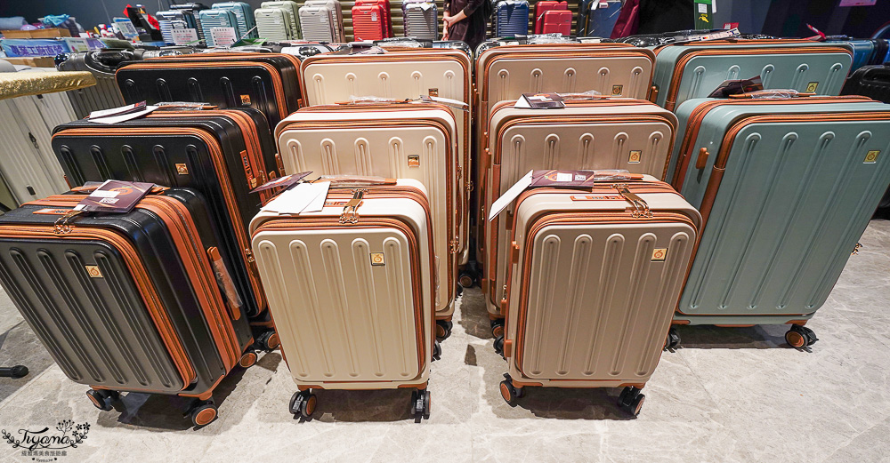 嘉義行李箱特賣會「加賀屋行李箱特賣會」,各品牌行李箱現場一次看,上掀式行李箱、對開式行李箱、雙開式行李箱、胖胖箱、布料行李箱、登機箱,限量特惠行李箱只要990元起,一年保固、終身保修!! @緹雅瑪 美食旅遊趣 嘉義行李箱特賣會「加賀屋行李箱特賣會」,各品牌行李箱現場一次看,上掀式行李箱、對開式行李箱、雙開式行李箱、胖胖箱、布料行李箱、登機箱,限量特惠行李箱只要990元起,一年保固、終身保修!! @緹雅瑪 美食旅遊趣