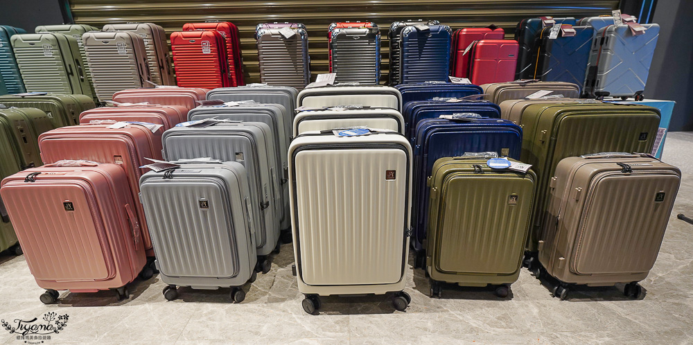 嘉義行李箱特賣會「加賀屋行李箱特賣會」,各品牌行李箱現場一次看,上掀式行李箱、對開式行李箱、雙開式行李箱、胖胖箱、布料行李箱、登機箱,限量特惠行李箱只要990元起,一年保固、終身保修!! @緹雅瑪 美食旅遊趣 嘉義行李箱特賣會「加賀屋行李箱特賣會」,各品牌行李箱現場一次看,上掀式行李箱、對開式行李箱、雙開式行李箱、胖胖箱、布料行李箱、登機箱,限量特惠行李箱只要990元起,一年保固、終身保修!! @緹雅瑪 美食旅遊趣