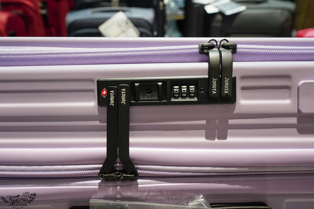 嘉義行李箱特賣會「加賀屋行李箱特賣會」,各品牌行李箱現場一次看,上掀式行李箱、對開式行李箱、雙開式行李箱、胖胖箱、布料行李箱、登機箱,限量特惠行李箱只要990元起,一年保固、終身保修!! @緹雅瑪 美食旅遊趣 嘉義行李箱特賣會「加賀屋行李箱特賣會」,各品牌行李箱現場一次看,上掀式行李箱、對開式行李箱、雙開式行李箱、胖胖箱、布料行李箱、登機箱,限量特惠行李箱只要990元起,一年保固、終身保修!! @緹雅瑪 美食旅遊趣