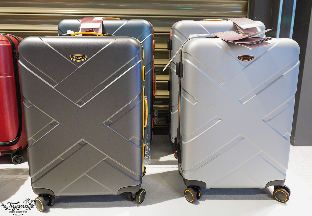 嘉義行李箱特賣會「加賀屋行李箱特賣會」,各品牌行李箱現場一次看,上掀式行李箱、對開式行李箱、雙開式行李箱、胖胖箱、布料行李箱、登機箱,限量特惠行李箱只要990元起,一年保固、終身保修!! @緹雅瑪 美食旅遊趣 嘉義行李箱特賣會「加賀屋行李箱特賣會」,各品牌行李箱現場一次看,上掀式行李箱、對開式行李箱、雙開式行李箱、胖胖箱、布料行李箱、登機箱,限量特惠行李箱只要990元起,一年保固、終身保修!! @緹雅瑪 美食旅遊趣