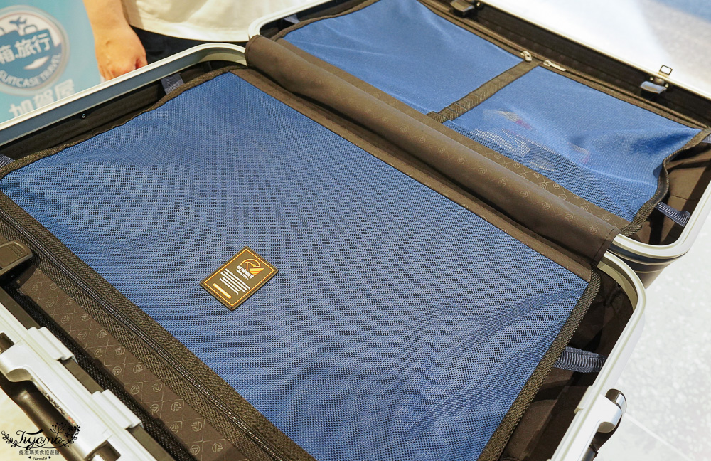 嘉義行李箱特賣會「加賀屋行李箱特賣會」，各品牌行李箱現場一次看，上掀式行李箱、對開式行李箱、雙開式行李箱、胖胖箱、布料行李箱、登機箱，限量特惠行李箱只要990元起，一年保固、終身保修！！ @緹雅瑪 美食旅遊趣