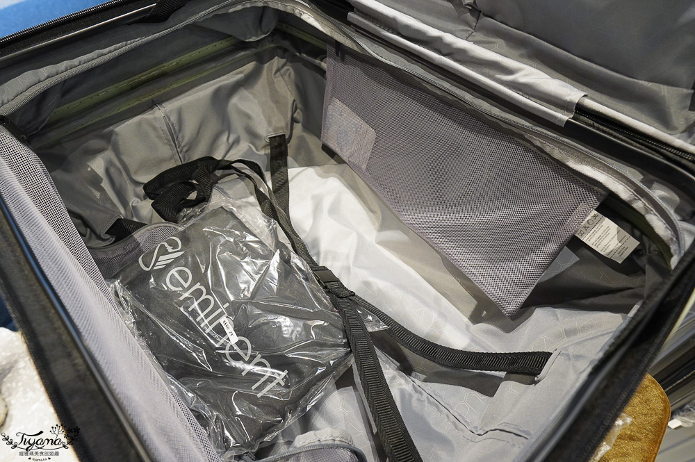 嘉義行李箱特賣會「加賀屋行李箱特賣會」,各品牌行李箱現場一次看,上掀式行李箱、對開式行李箱、雙開式行李箱、胖胖箱、布料行李箱、登機箱,限量特惠行李箱只要990元起,一年保固、終身保修!! @緹雅瑪 美食旅遊趣 嘉義行李箱特賣會「加賀屋行李箱特賣會」,各品牌行李箱現場一次看,上掀式行李箱、對開式行李箱、雙開式行李箱、胖胖箱、布料行李箱、登機箱,限量特惠行李箱只要990元起,一年保固、終身保修!! @緹雅瑪 美食旅遊趣