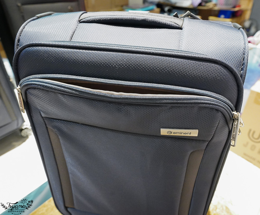 嘉義行李箱特賣會「加賀屋行李箱特賣會」，各品牌行李箱現場一次看，上掀式行李箱、對開式行李箱、雙開式行李箱、胖胖箱、布料行李箱、登機箱，限量特惠行李箱只要990元起，一年保固、終身保修！！ @緹雅瑪 美食旅遊趣