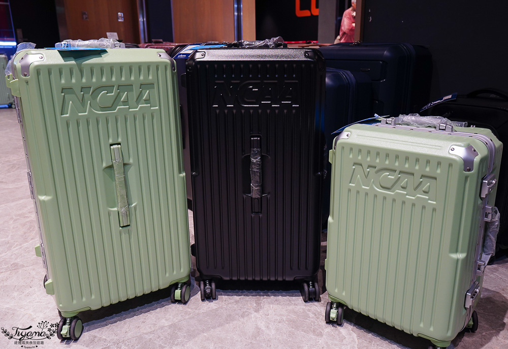 嘉義行李箱特賣會「加賀屋行李箱特賣會」,各品牌行李箱現場一次看,上掀式行李箱、對開式行李箱、雙開式行李箱、胖胖箱、布料行李箱、登機箱,限量特惠行李箱只要990元起,一年保固、終身保修!! @緹雅瑪 美食旅遊趣 嘉義行李箱特賣會「加賀屋行李箱特賣會」,各品牌行李箱現場一次看,上掀式行李箱、對開式行李箱、雙開式行李箱、胖胖箱、布料行李箱、登機箱,限量特惠行李箱只要990元起,一年保固、終身保修!! @緹雅瑪 美食旅遊趣