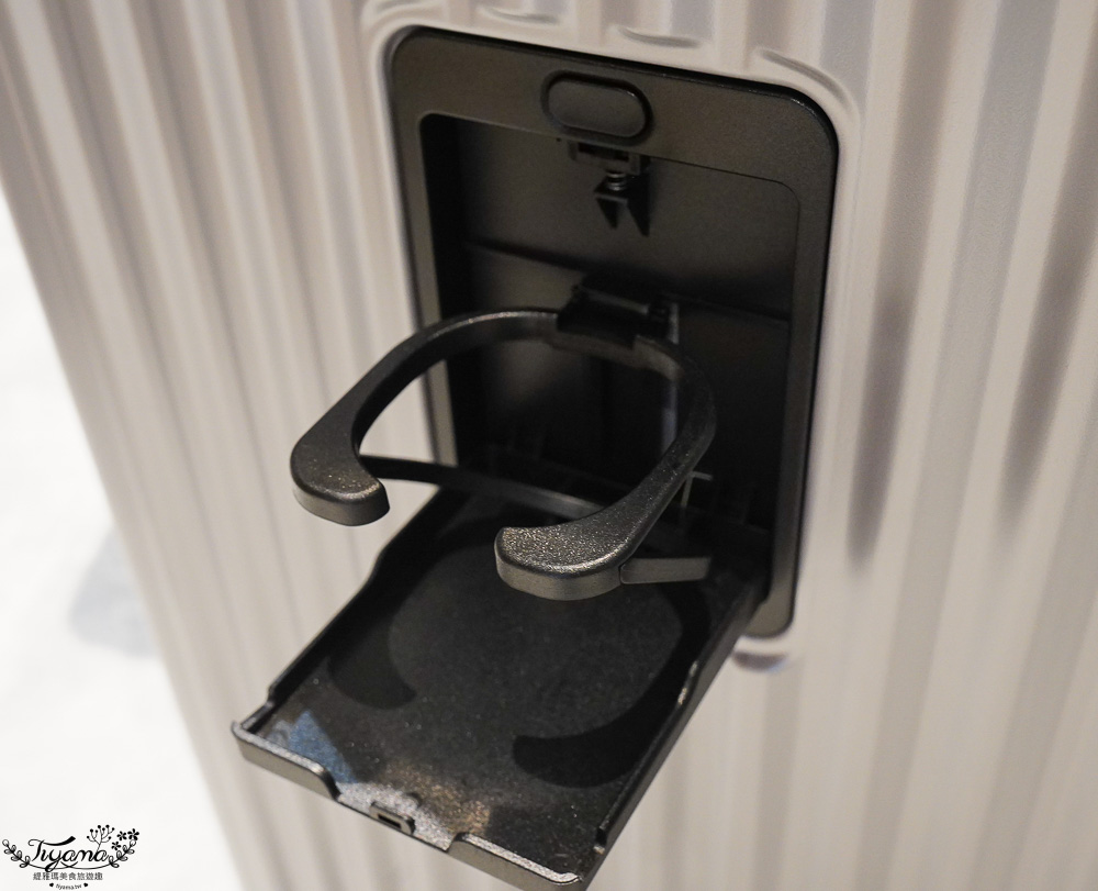 嘉義行李箱特賣會「加賀屋行李箱特賣會」,各品牌行李箱現場一次看,上掀式行李箱、對開式行李箱、雙開式行李箱、胖胖箱、布料行李箱、登機箱,限量特惠行李箱只要990元起,一年保固、終身保修!! @緹雅瑪 美食旅遊趣 嘉義行李箱特賣會「加賀屋行李箱特賣會」,各品牌行李箱現場一次看,上掀式行李箱、對開式行李箱、雙開式行李箱、胖胖箱、布料行李箱、登機箱,限量特惠行李箱只要990元起,一年保固、終身保修!! @緹雅瑪 美食旅遊趣