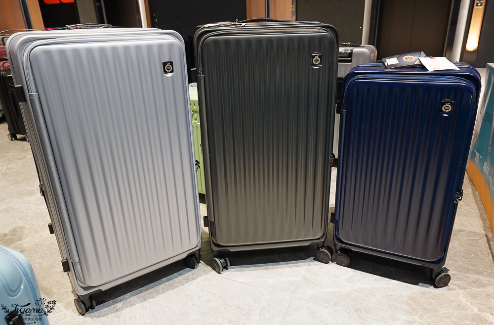 嘉義行李箱特賣會「加賀屋行李箱特賣會」,各品牌行李箱現場一次看,上掀式行李箱、對開式行李箱、雙開式行李箱、胖胖箱、布料行李箱、登機箱,限量特惠行李箱只要990元起,一年保固、終身保修!! @緹雅瑪 美食旅遊趣 嘉義行李箱特賣會「加賀屋行李箱特賣會」,各品牌行李箱現場一次看,上掀式行李箱、對開式行李箱、雙開式行李箱、胖胖箱、布料行李箱、登機箱,限量特惠行李箱只要990元起,一年保固、終身保修!! @緹雅瑪 美食旅遊趣