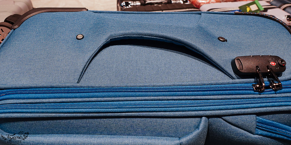 嘉義行李箱特賣會「加賀屋行李箱特賣會」,各品牌行李箱現場一次看,上掀式行李箱、對開式行李箱、雙開式行李箱、胖胖箱、布料行李箱、登機箱,限量特惠行李箱只要990元起,一年保固、終身保修!! @緹雅瑪 美食旅遊趣 嘉義行李箱特賣會「加賀屋行李箱特賣會」,各品牌行李箱現場一次看,上掀式行李箱、對開式行李箱、雙開式行李箱、胖胖箱、布料行李箱、登機箱,限量特惠行李箱只要990元起,一年保固、終身保修!! @緹雅瑪 美食旅遊趣