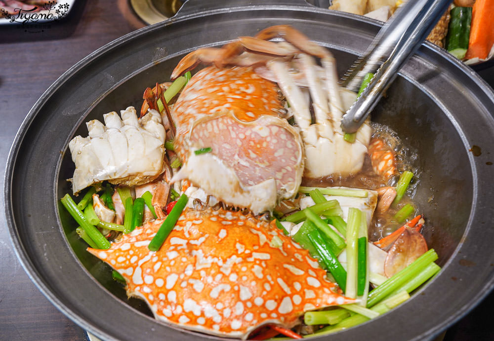 台南花雕雞，就愛這一味！廚房有雞~花雕螃蟹鍋，肥美秋蟹來囉 @緹雅瑪 美食旅遊趣