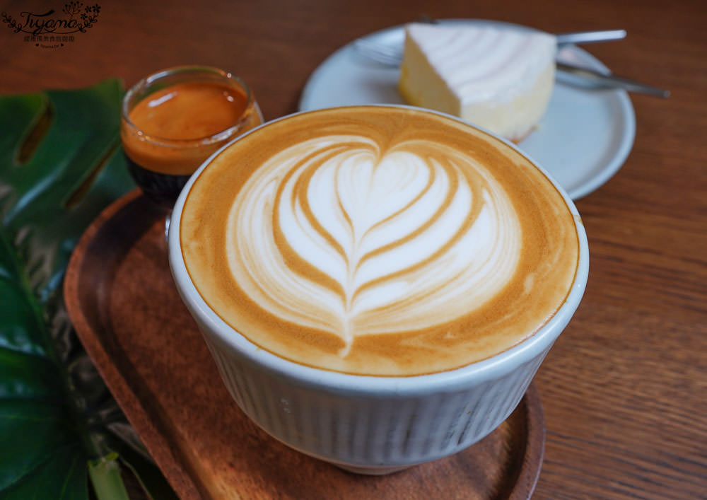 屏東職人町|Akau Coffee 猻物咖啡，純白個性風~職人町內的職人咖啡 @緹雅瑪 美食旅遊趣