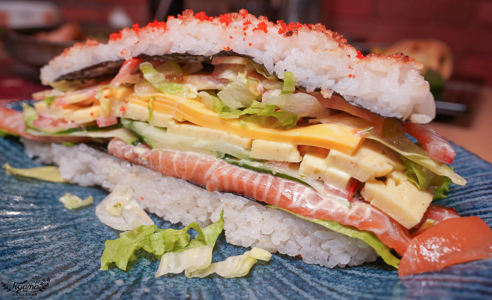 浮誇系超大鮭魚米漢堡，比手還大竟然只要280元，五十一番隱藏版料理 @緹雅瑪 美食旅遊趣