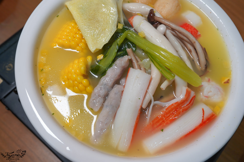 自己的鍋自己煮，東方韻味火鍋湯底 8款異國風味湯底，任你選~隨時想吃就煮！！ @緹雅瑪 美食旅遊趣