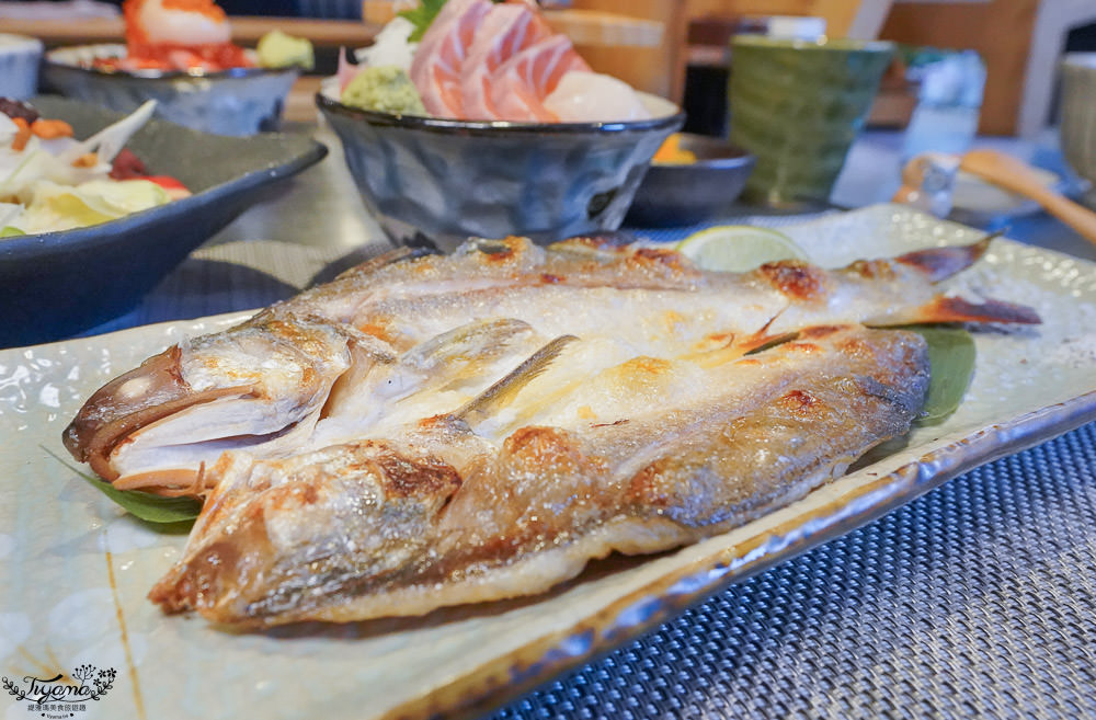 八十八丼|高雄日式料理，多達42道精緻丼飯套餐，超浮誇干貝親子丼！！ @緹雅瑪 美食旅遊趣