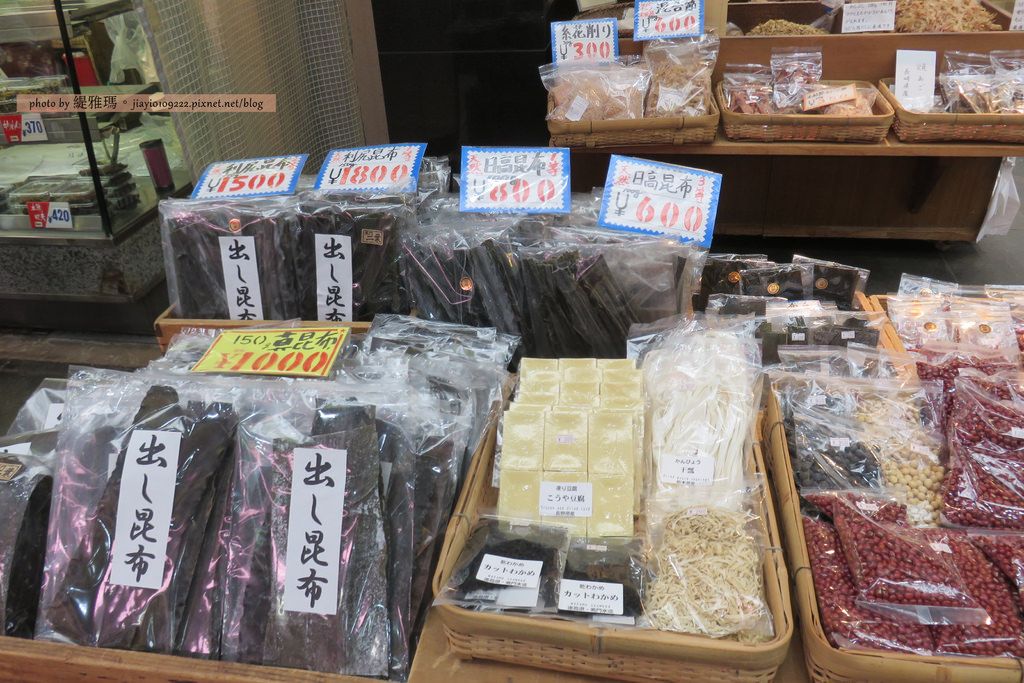 【大阪美食】黑門市場。大阪必逛市場：雞肉串、特濃豆漿、炸物 @緹雅瑪 美食旅遊趣