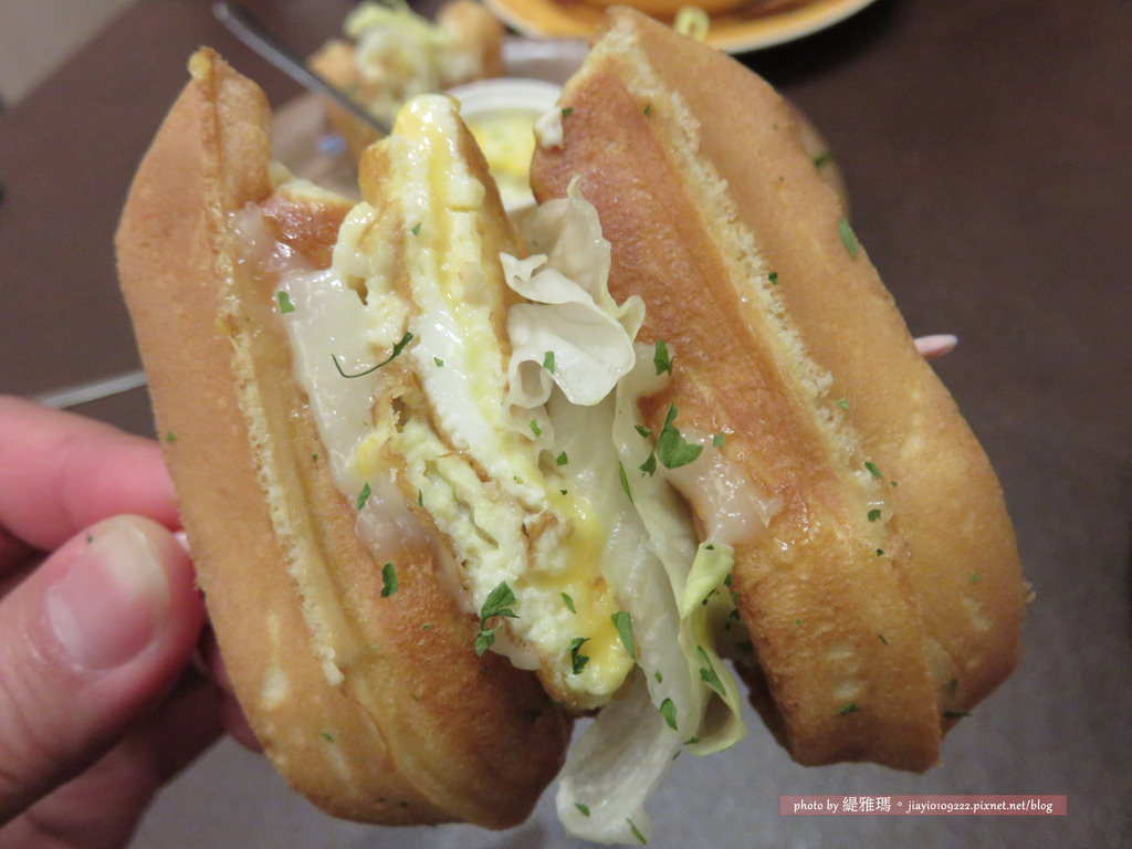 【台南.東區】提摩希歐式連鎖餐坊。東安店：鬆餅版起士歐姆蛋三明治、營養兼具味美的料理！！ @緹雅瑪 美食旅遊趣