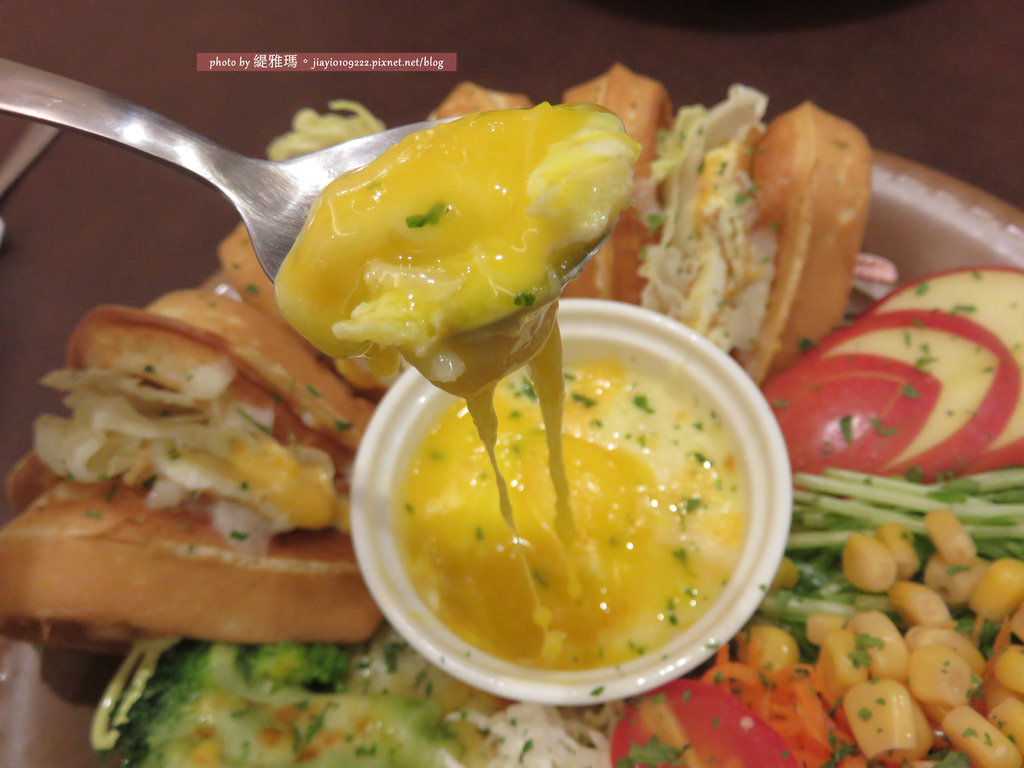 【台南.東區】提摩希歐式連鎖餐坊。東安店：鬆餅版起士歐姆蛋三明治、營養兼具味美的料理！！ @緹雅瑪 美食旅遊趣