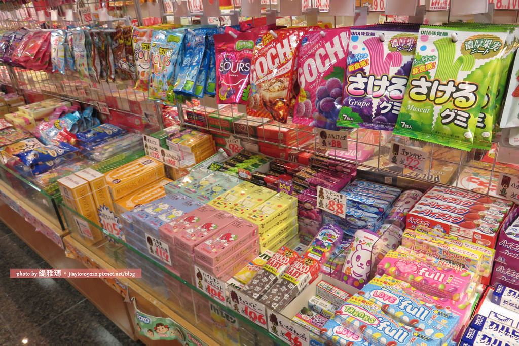 【大阪購物】お菓子のデパート よしや 。黒門市場店：好好買零食店舖 @緹雅瑪 美食旅遊趣