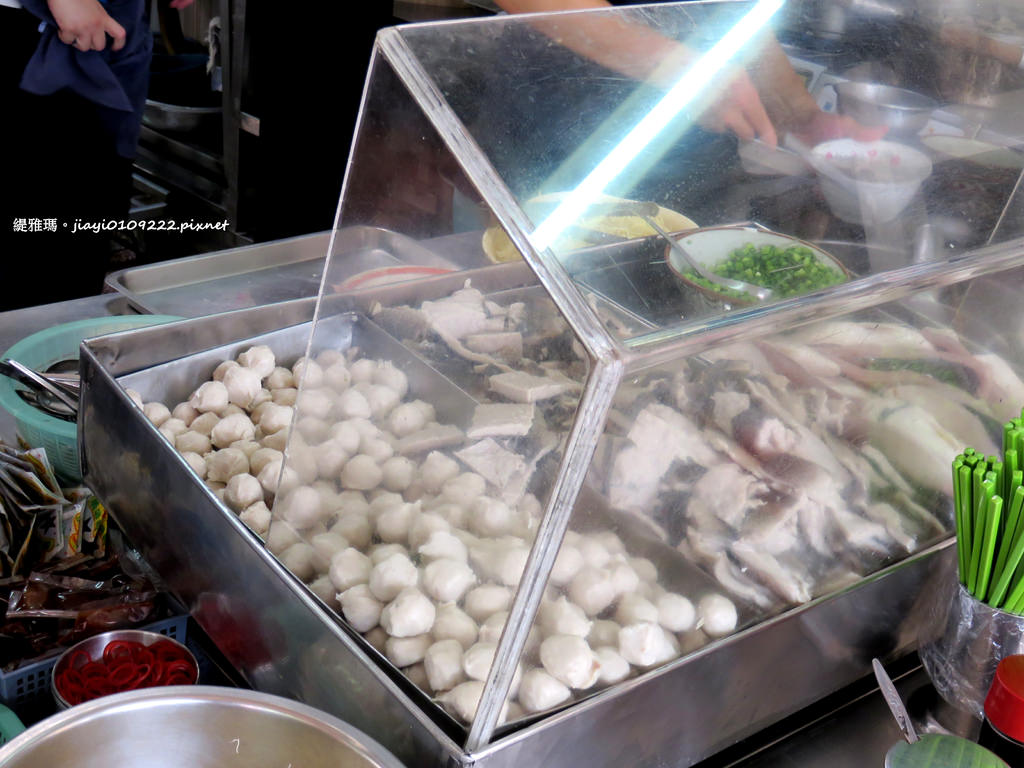 【台南.北區】開元路無名虱目魚：肉燥飯、魚皮+魚丸湯，台南人道地早午餐就愛這一味 @緹雅瑪 美食旅遊趣