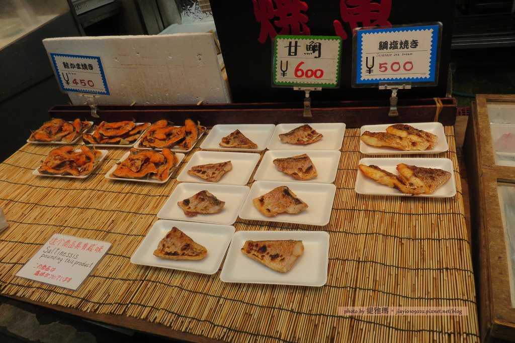 【大阪美食】黑門市場。大阪必逛市場：雞肉串、特濃豆漿、炸物 @緹雅瑪 美食旅遊趣
