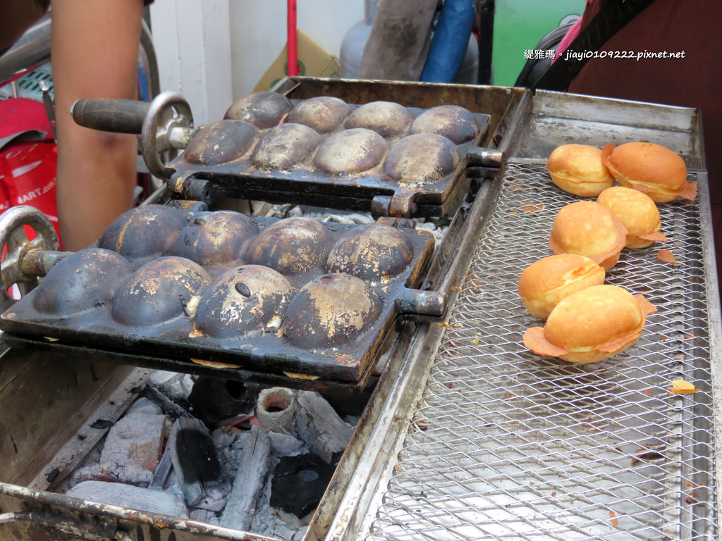 【台南.中西區】國華街「碳烤鮮果雞蛋糕」：木炭烤出的雞蛋糕，你吃過嗎？ @緹雅瑪 美食旅遊趣