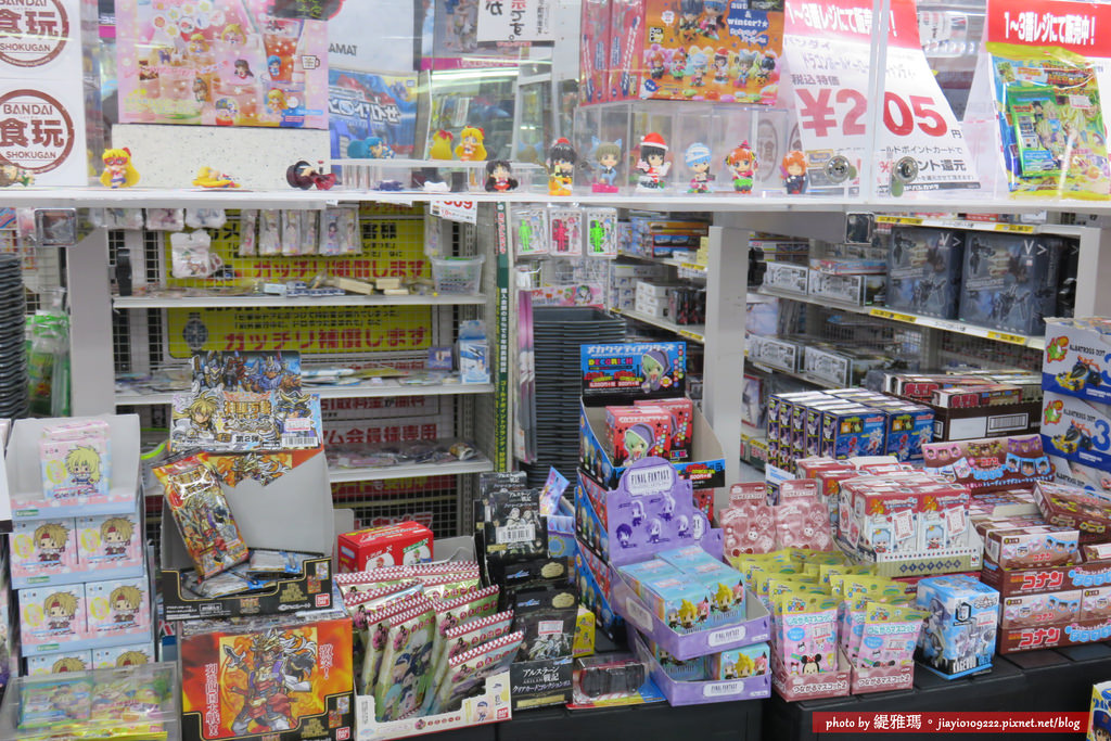 【大阪購物】Yodobashi Camera。梅田店 2樓+3樓：模型、遊戲機、遊戲軟體、扭蛋 @緹雅瑪 美食旅遊趣
