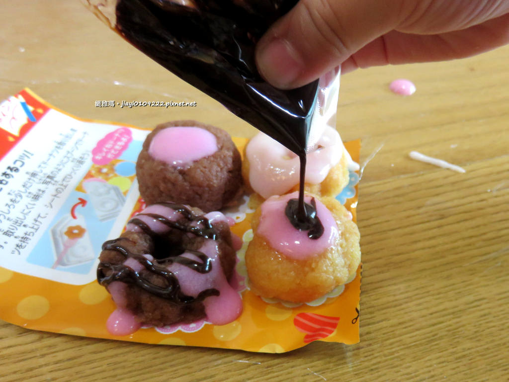 【親子廚房】日本 Kracie 知育果子。快樂DIY廚房甜甜圈：親子同樂手作小點心，可玩性高達75% @緹雅瑪 美食旅遊趣
