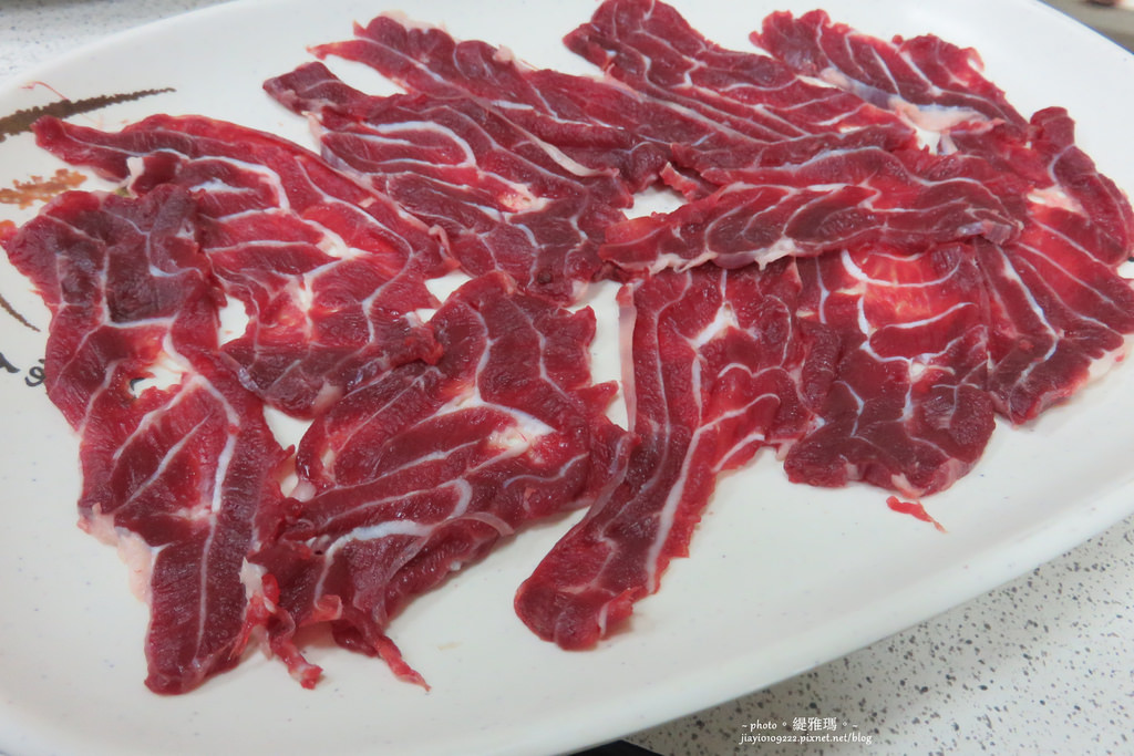 【台南.仁德區】萬福牛肉莊：牛腩爐湯頭鮮+新鮮優質牛肉。食尚玩家也來報導 @緹雅瑪 美食旅遊趣