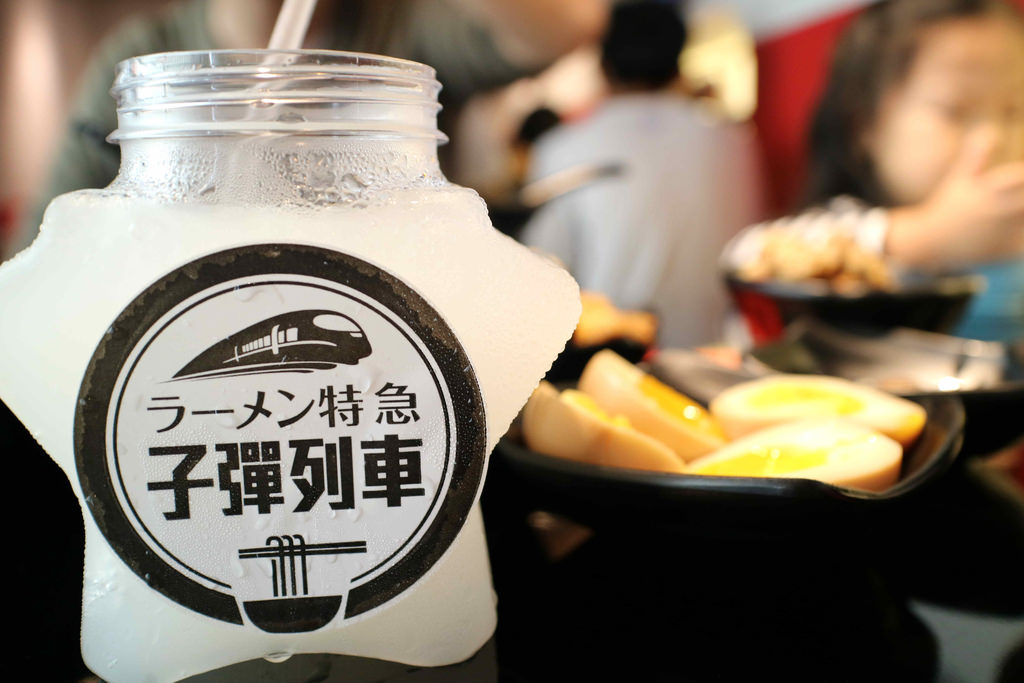 【台南.中西區】子彈列車拉麵：新幹線列車為您服務送餐，吃個拉麵也這麼有趣 @緹雅瑪 美食旅遊趣
